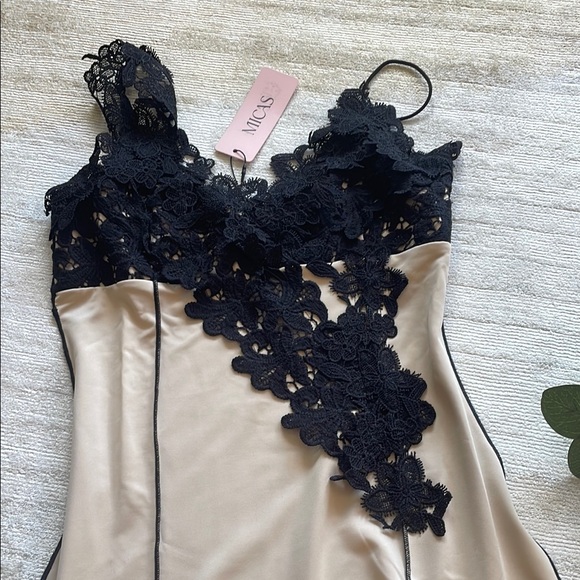 MICAS | Asymmetrical Climbing Lace Midi - Picture 2 of 6